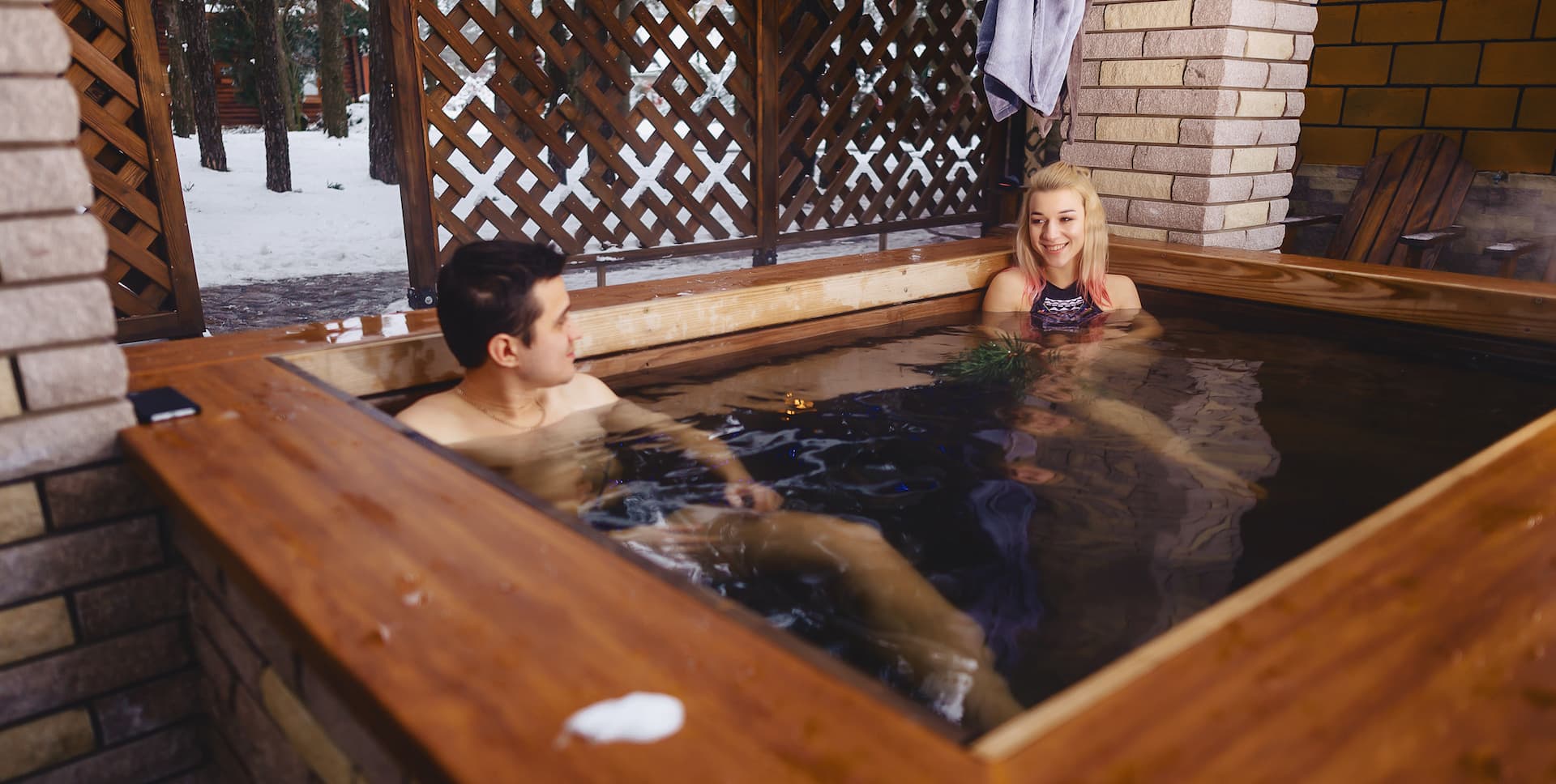 Faites de votre cour votre lieu de prédilection pour vous détendre en toutes saisons en y installant un spa ou un sauna.