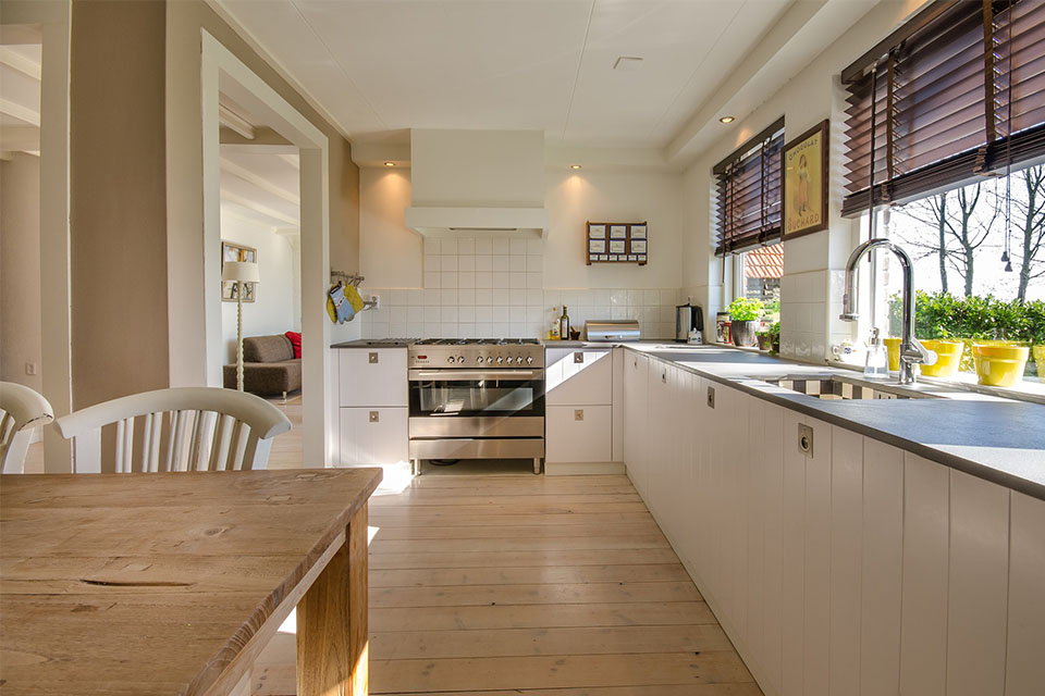 L'aspect d'une cuisine dépend du choix de matériaux pour les armoires et les comptoirs.