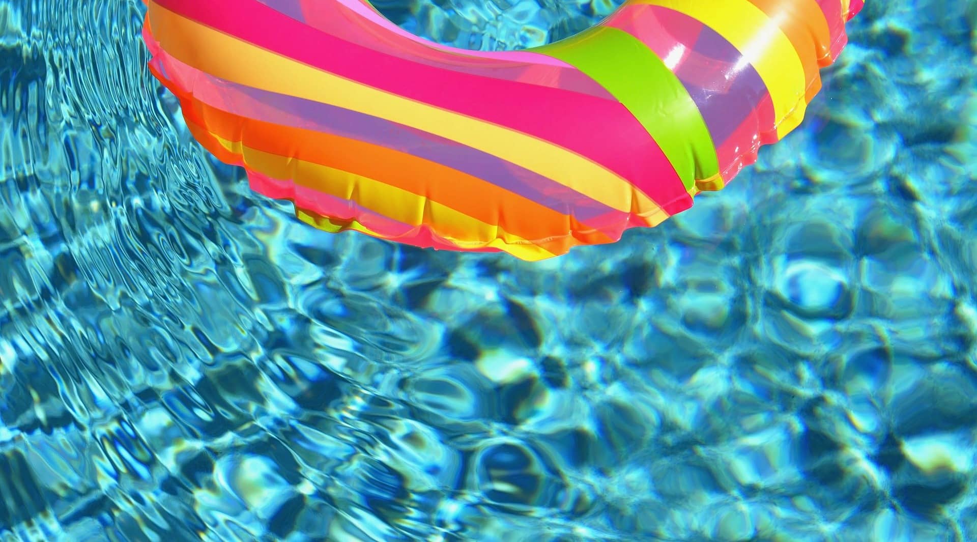 Pour profiter de votre piscine au maximum tout l'été, vous devrez effectuer quelques opérations d'ouverture au bon moment.