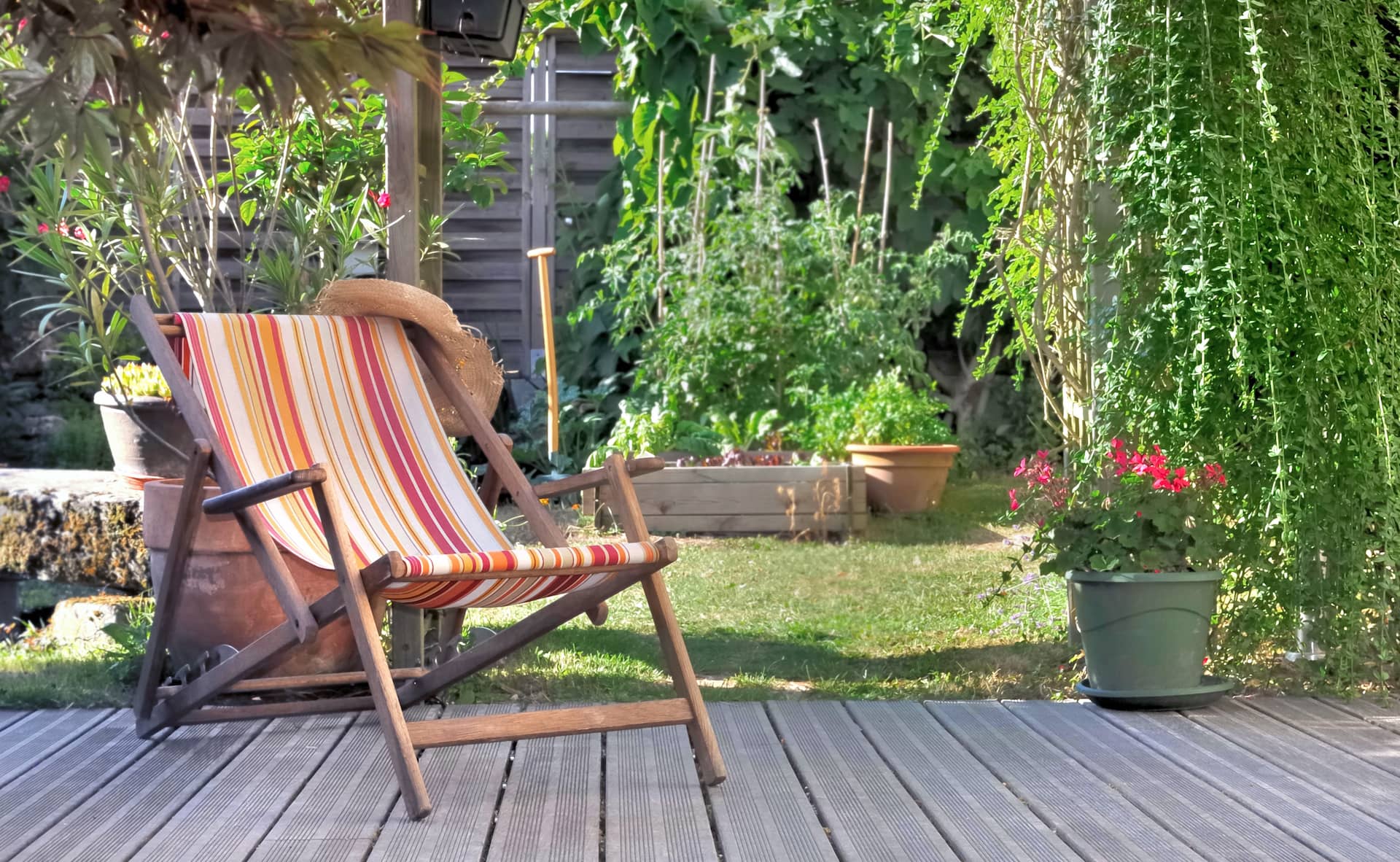 Idéale pour passer du temps au soleil, votre terrasse en bois sera votre place préférée cet été.